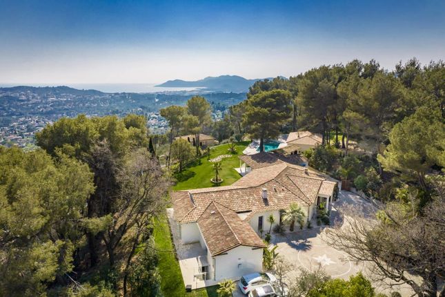 Villa for sale in Mougins, Alpes-Martimes, Provence-Alpes-Côte d`Azur, France