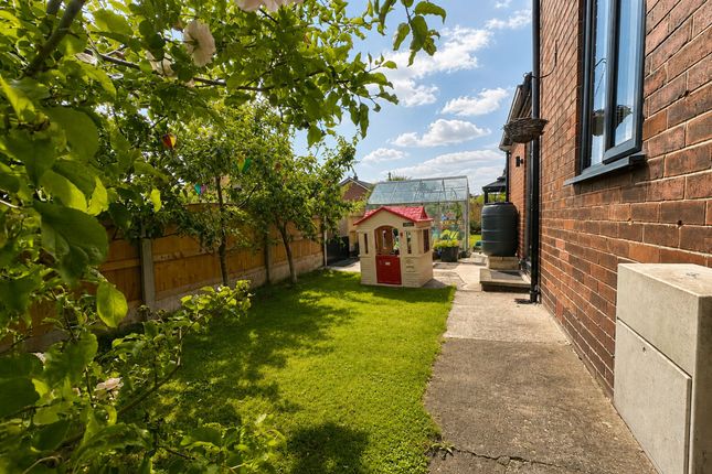 55 Taylor Street, Hyde photo 4