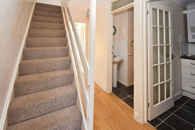 40, Howerts Close, Southampton photo 3