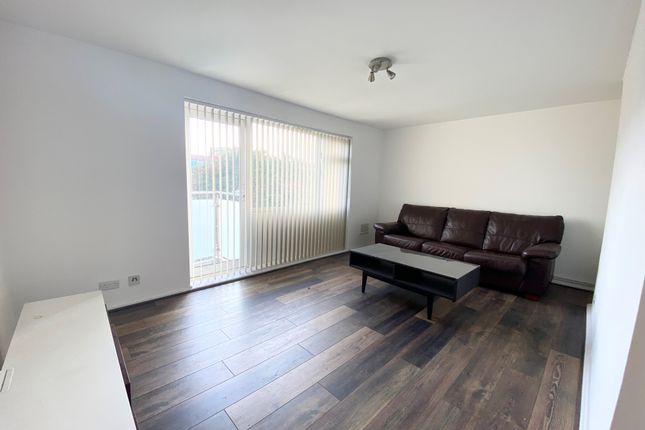 Flat 5, 213, Bexley Road, Eltham photo 2