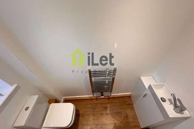 End terrace house to rent in South Oval, Northampton