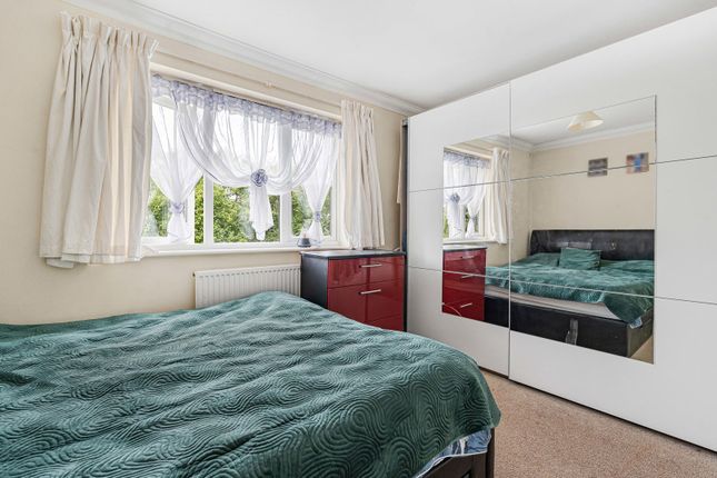 18, Coniston Court, Surrey photo 4