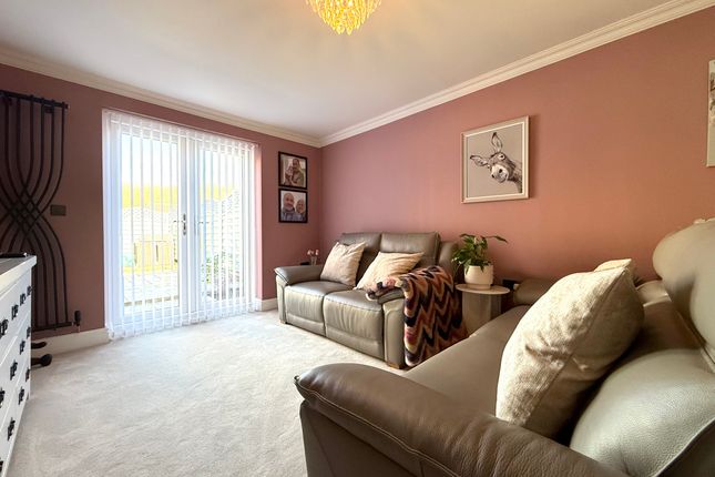 73 Springfield Gardens, Aberdare photo 2