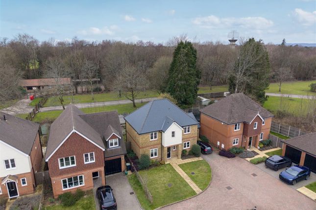 13, Foresters Way, Crawley photo 4