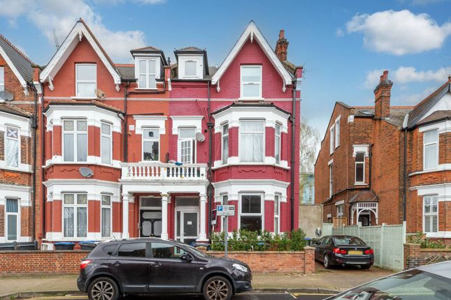 Flat for sale in Chatsworth Road, Willesden, London