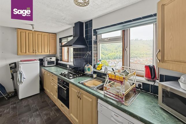 10, Blaencuffin Road, Abertillery photo 4