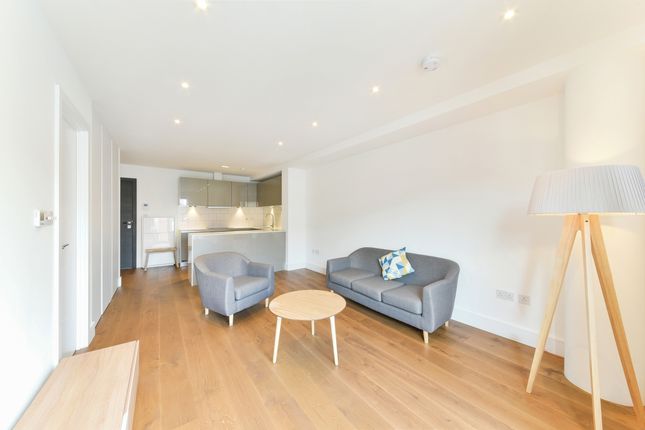 Thumbnail Flat to rent in Westworth House, The Kingsley, Hammersmith