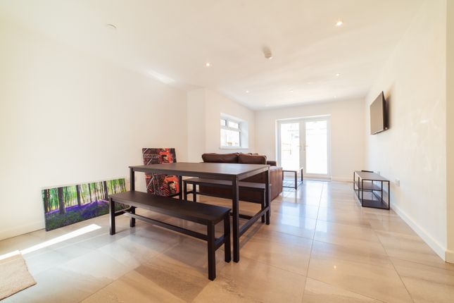 66, Flora Street, Cardiff photo 2