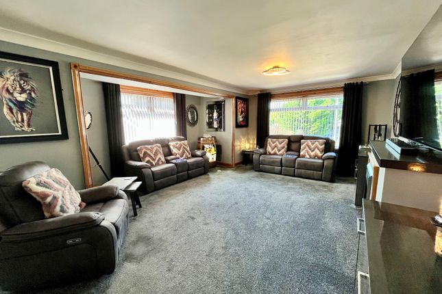 25, Burnbrae, Sauchie photo 2