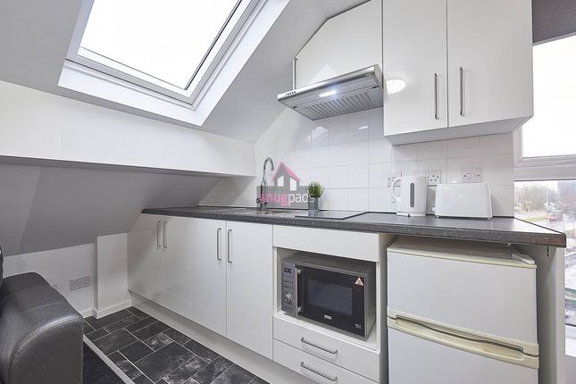 Gildabrook Road, Salford Manchester photo 3