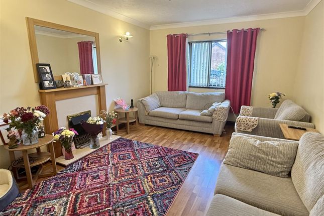 38, Parc Newydd, Llanelli photo 2