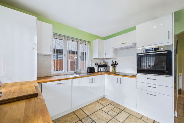 6 Garth Road, South Ockendon, Essex photo 2