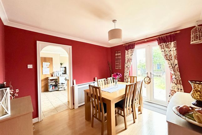 29 Shepeshall, Basildon photo 4