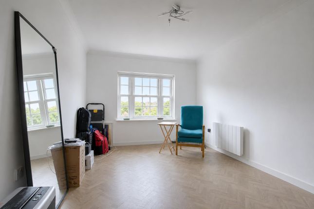 12 sylvan House, Hanbury Drive, London photo 2