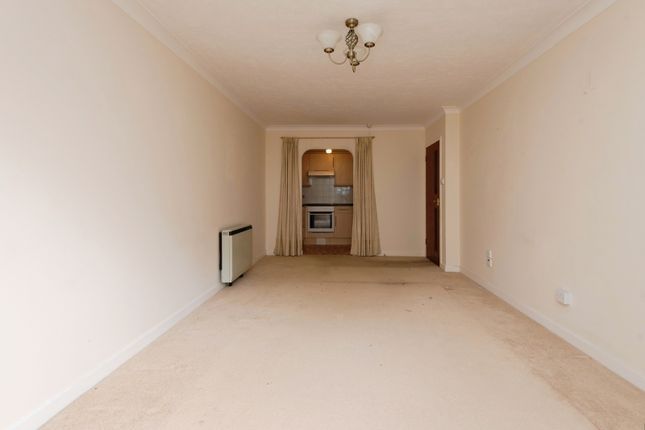 Flat 16, Oakland Court,, Gratwicke Road, West Sussex photo 4