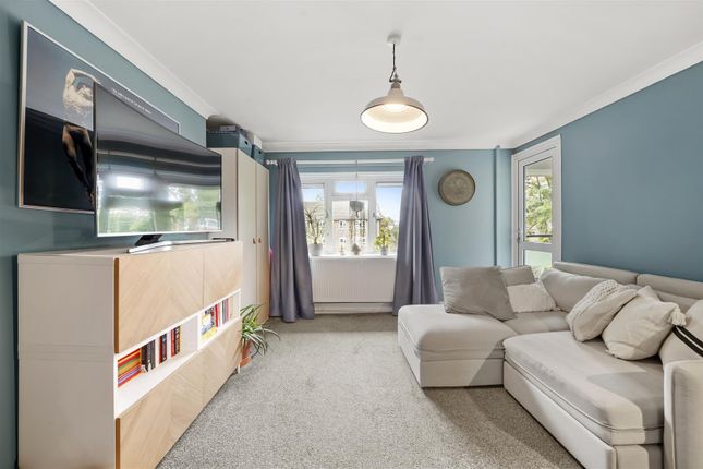 13, Ravens Way, London photo 4