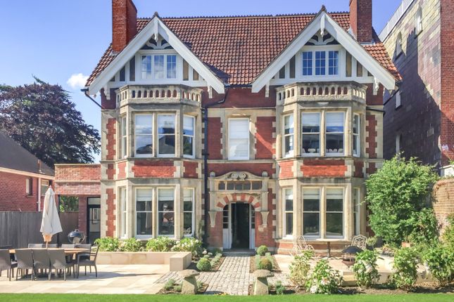 7 Elm Grove Road