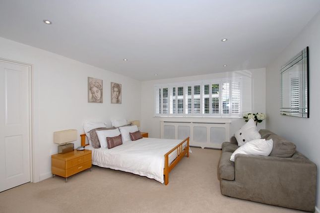 Detached house to rent in Mizen Close, Cobham