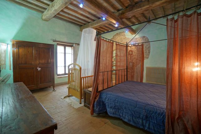 Farmhouse for sale in Via Dell'emigrante, Città di Castello, Perugia, Umbria, Italy