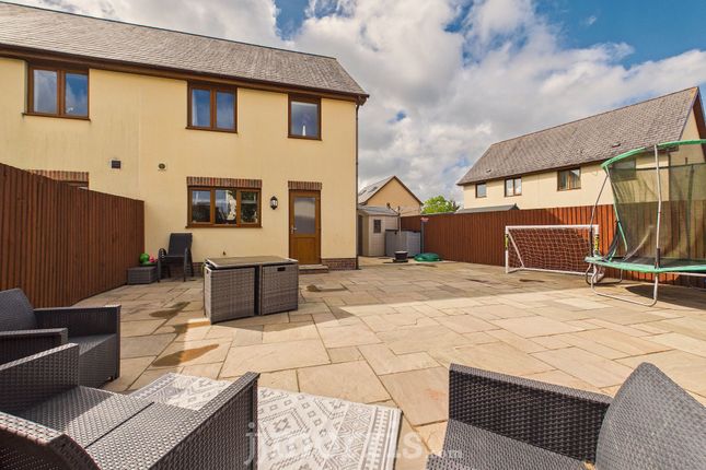 14 Llys Y Brenin, Whitland photo 2