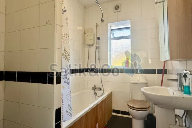 190 Gantshill Crescent, Gantshill Crescent, London photo 3