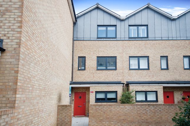 Thumbnail Town house for sale in Thornbury Way, London