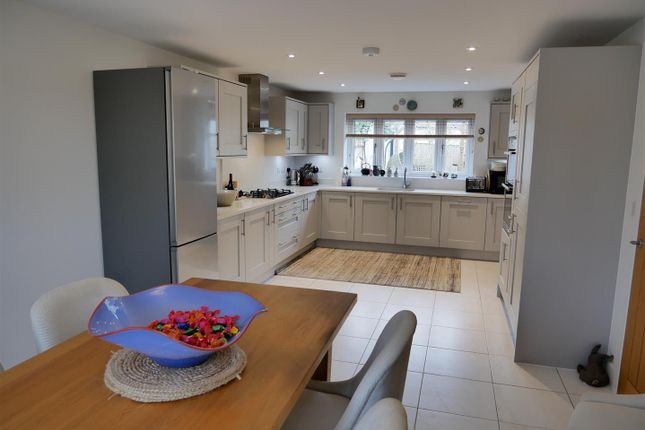27, Summers Drive, Calne photo 3