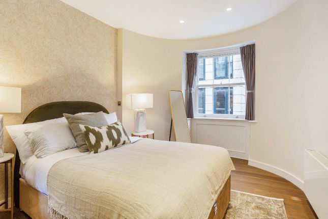 Flat to rent in Baker Street, London