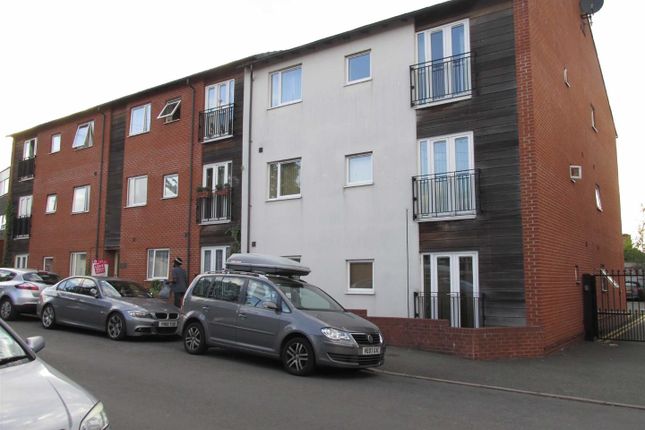 Thumbnail Flat to rent in Grafton Road, West Bromwich