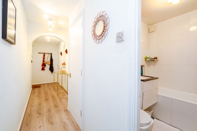 Flat for sale in Autumn Drive, Sutton