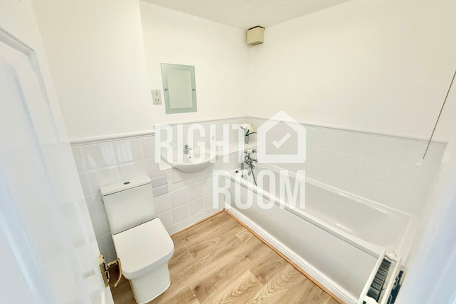 96 Grimsby Grove, London photo 3