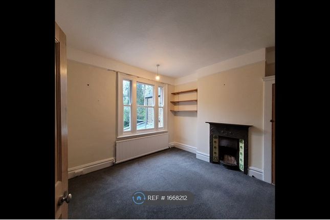 Flat to rent in Conway Road, London