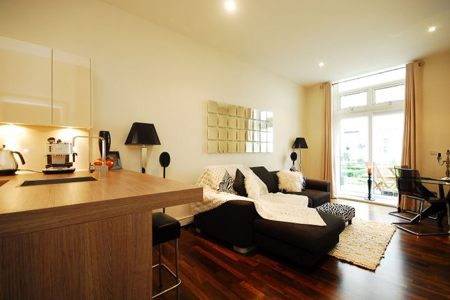 Bromyard Avenue, East Acton photo 2