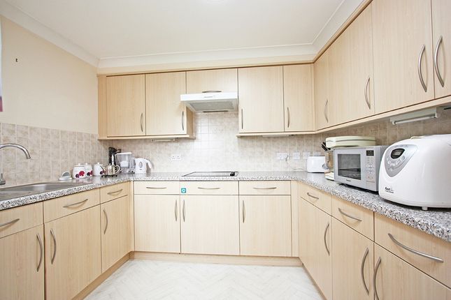 Flat for sale in Hammond Close, Highworth