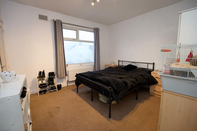 98, Torrington Avenue, Coventry photo 4