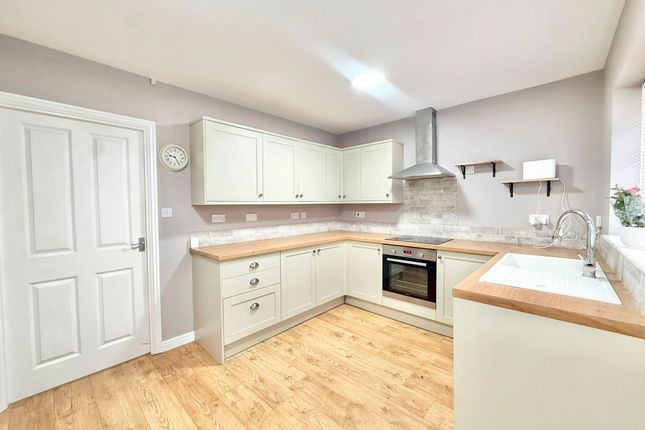24 Tully Close, Bourne photo 2
