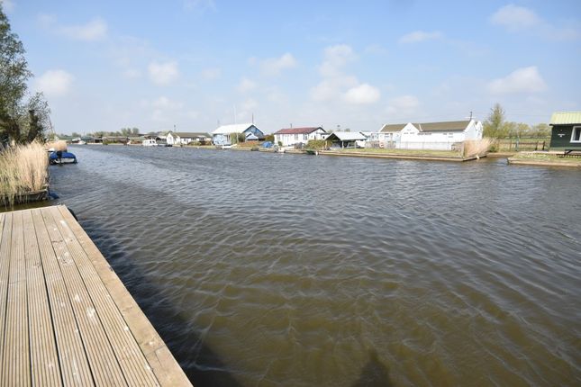 M2, Riverside, Potter Heigham photo 2