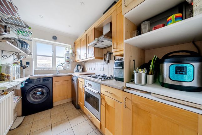 15 Fryers Close, Winchester photo 2