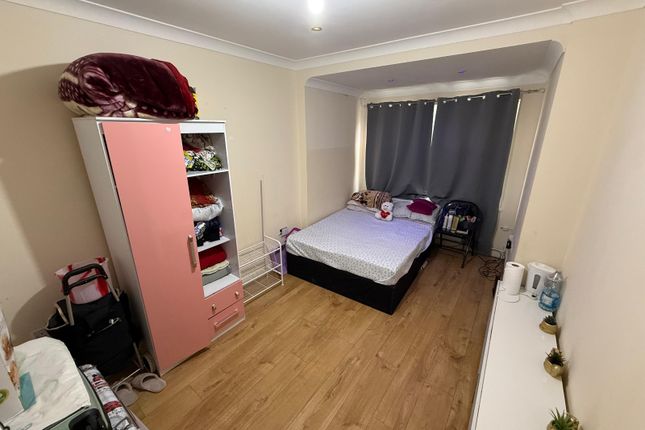 8A, Eastwood Road, Ilford photo 3