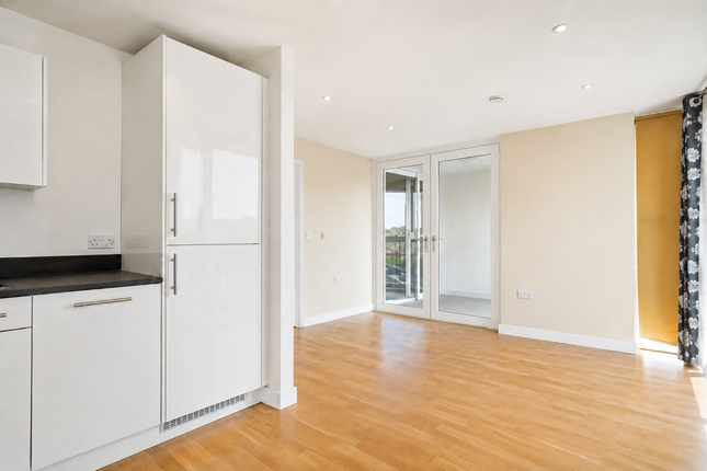 Flat 38, 15, Zenith Close, London photo 4
