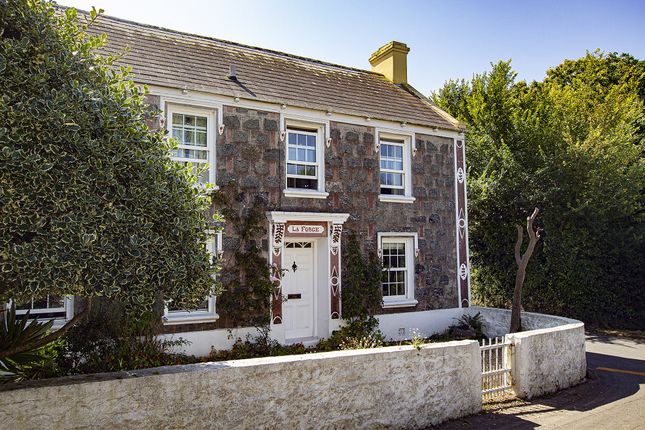 3 bed farmhouse to rent in Rue De La Planque, Torteval, Guernsey GY8