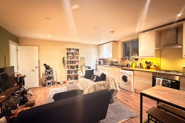 98A , Morden Road, Wimbledon photo 3