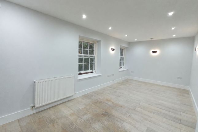 Crossbrook Street, Cheshunt photo 3