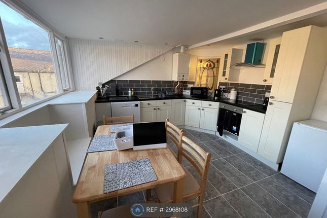 Flat, Mostyn St, Llandudno photo 3
