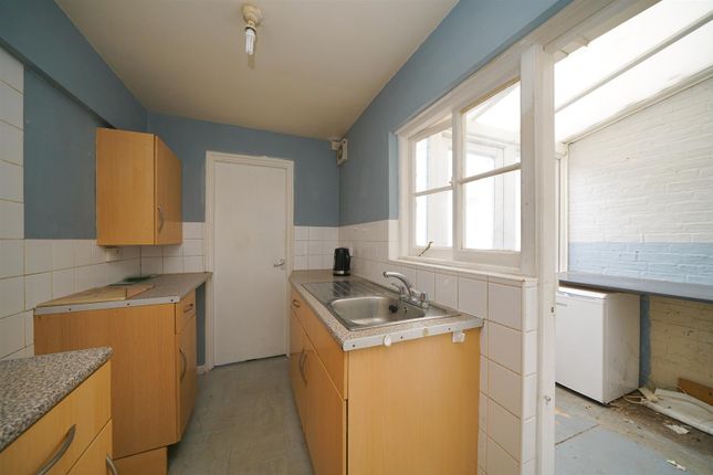14, Two Waters Road, Hemel Hempstead photo 4