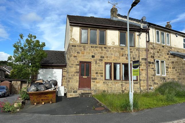 Thumbnail Town house for sale in Brackendale, Bradford