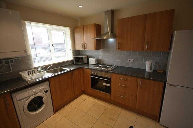 Thumbnail Property to rent in Heath Avenue, Salford