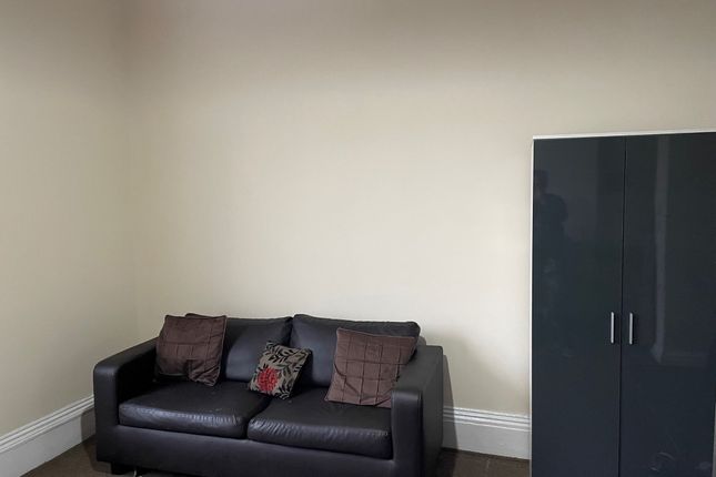 Studio 4 19-21 Balmoral Place, Halifax photo 5