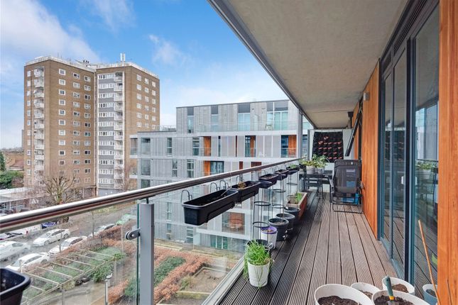 Flat for sale in Cedarside Apartments, London