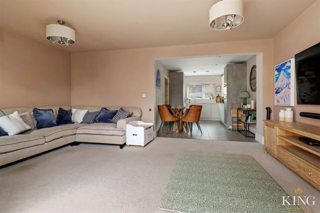 12, Skylark Avenue, Stratford-upon-Avon photo 4